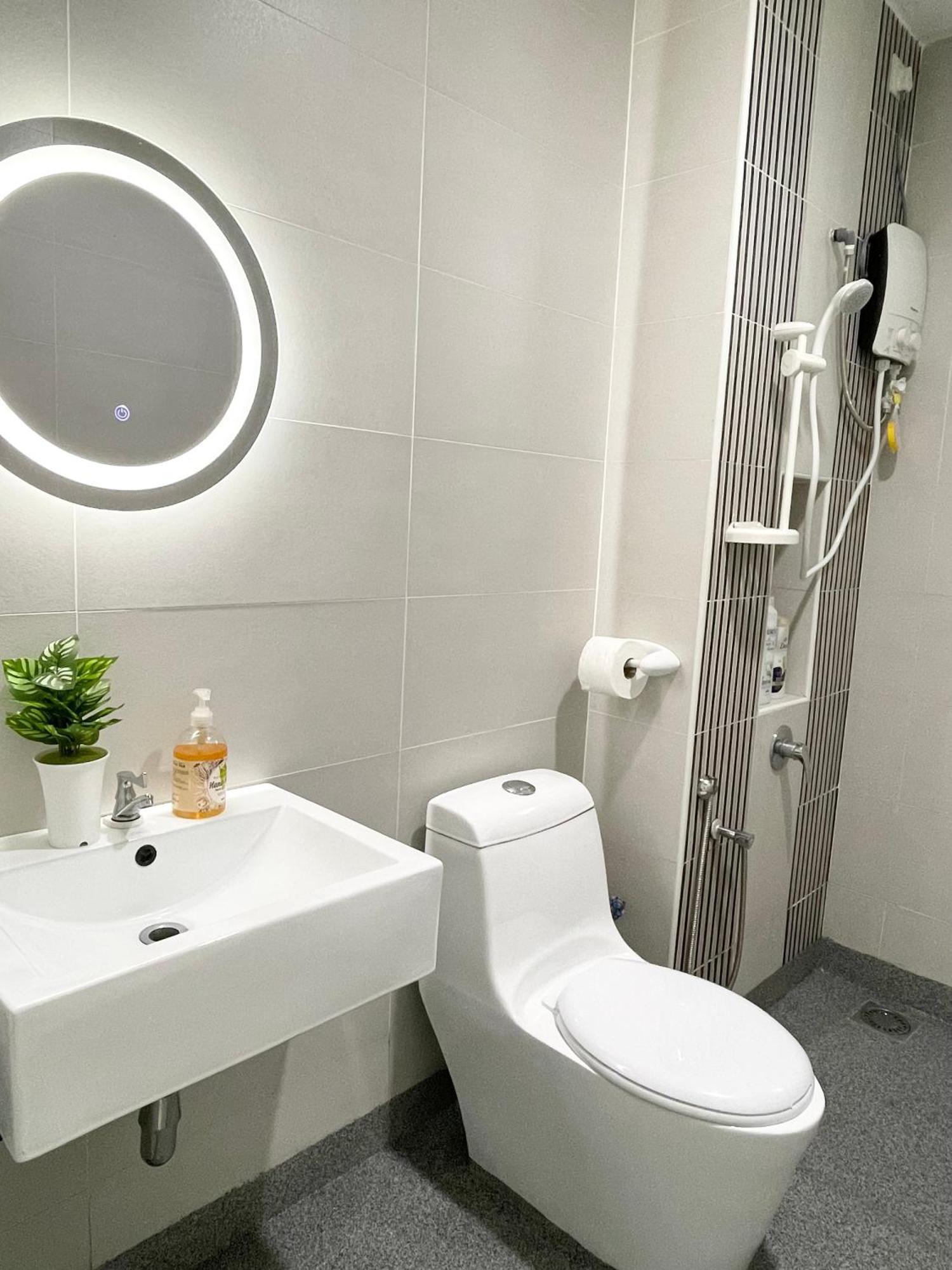 Pangsapuri 1min To Bukitindah Aeon Skyloft 3br Muji Poolview *