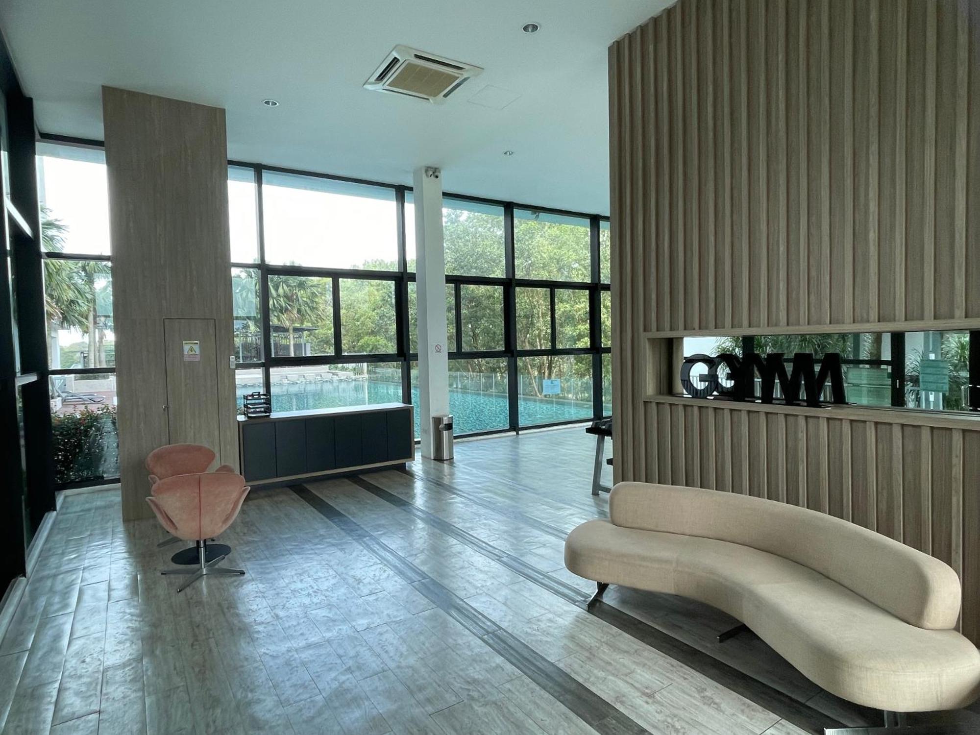 1min To Bukitindah Aeon Skyloft 3br Muji Poolview Johor Bahru