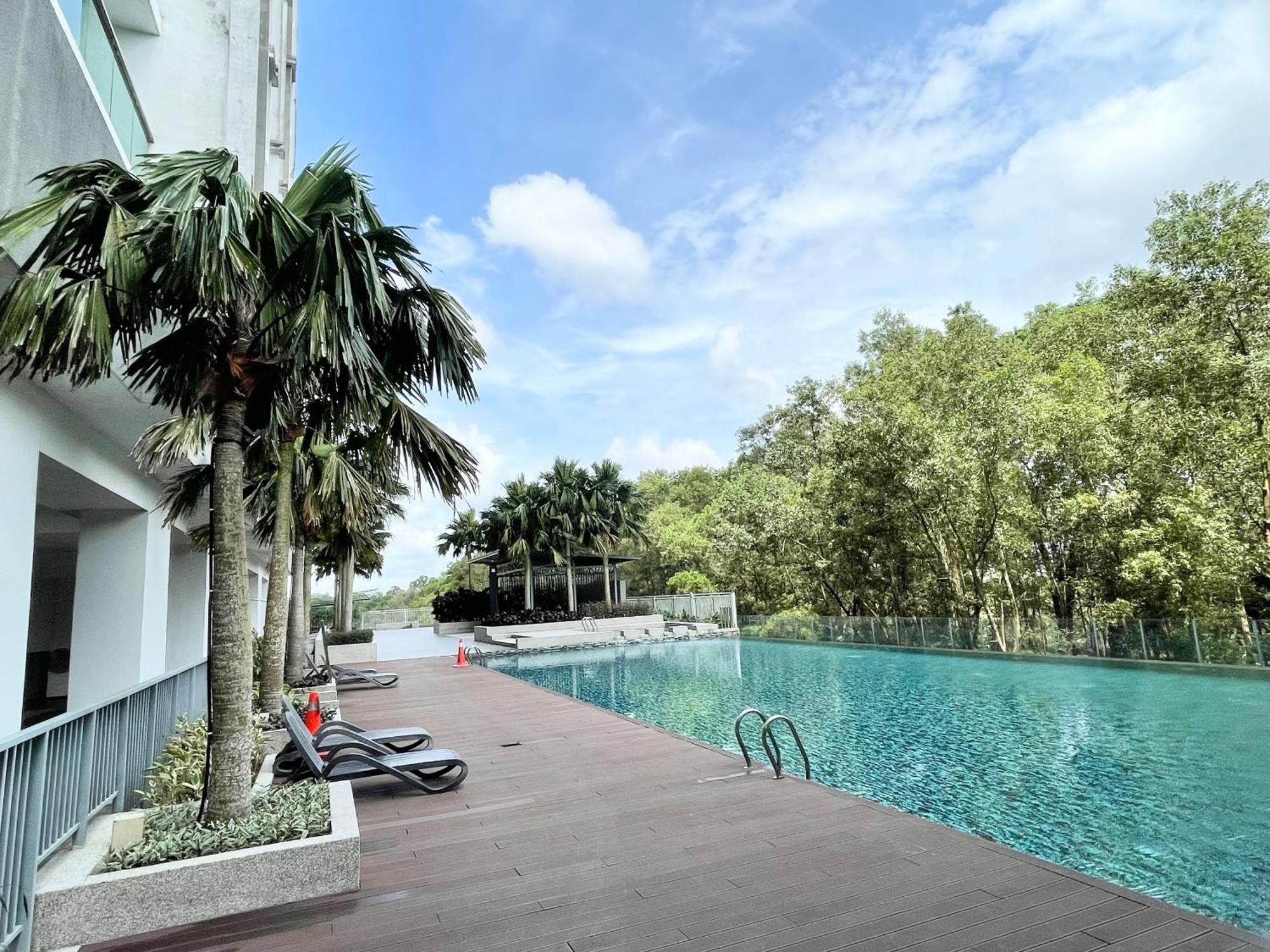 Pangsapuri 1min To Bukitindah Aeon Skyloft 3br Muji Poolview Johor Bahru